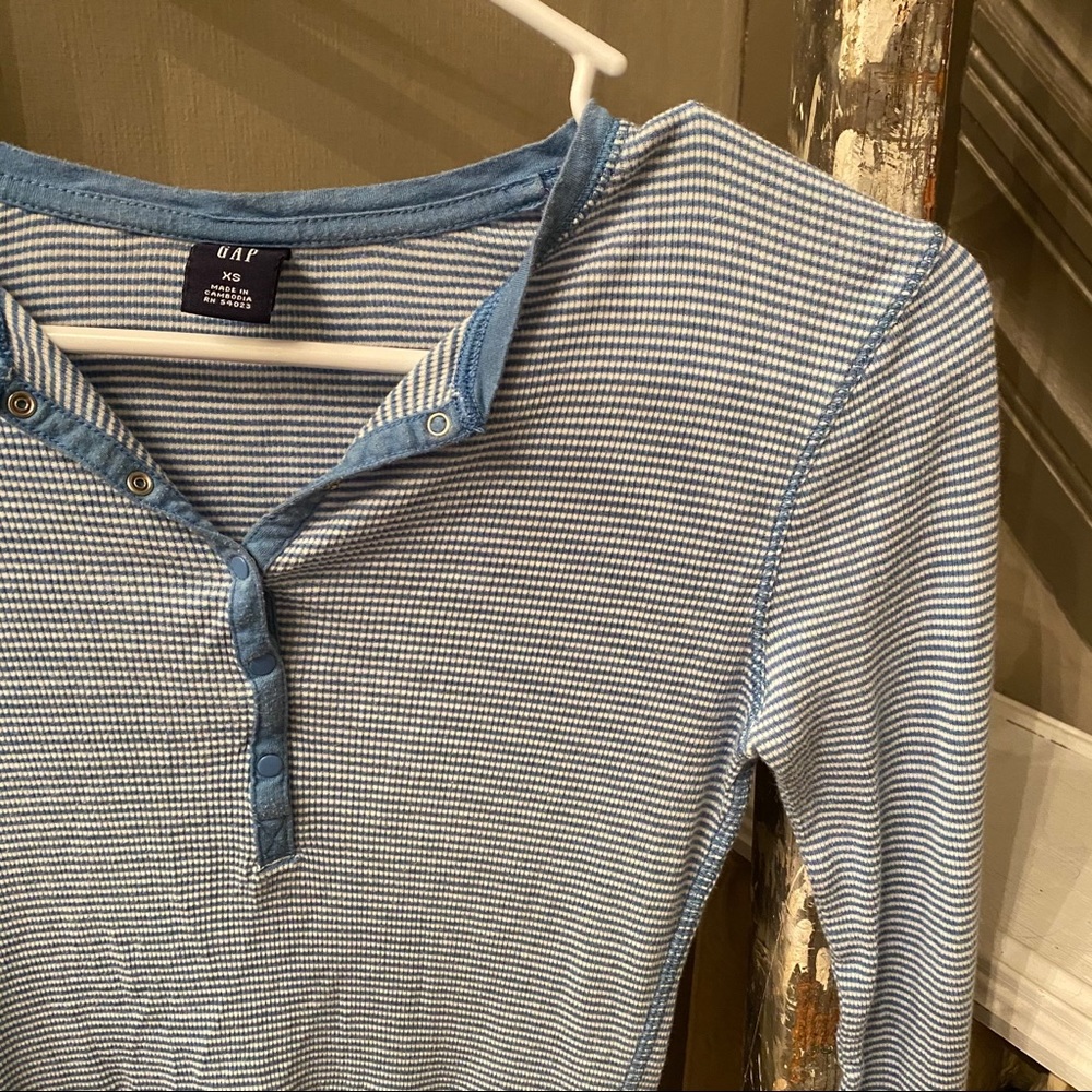 GAP - Picture 4 of 4